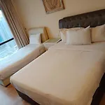 Glorious Service Suite At Times Square Kl