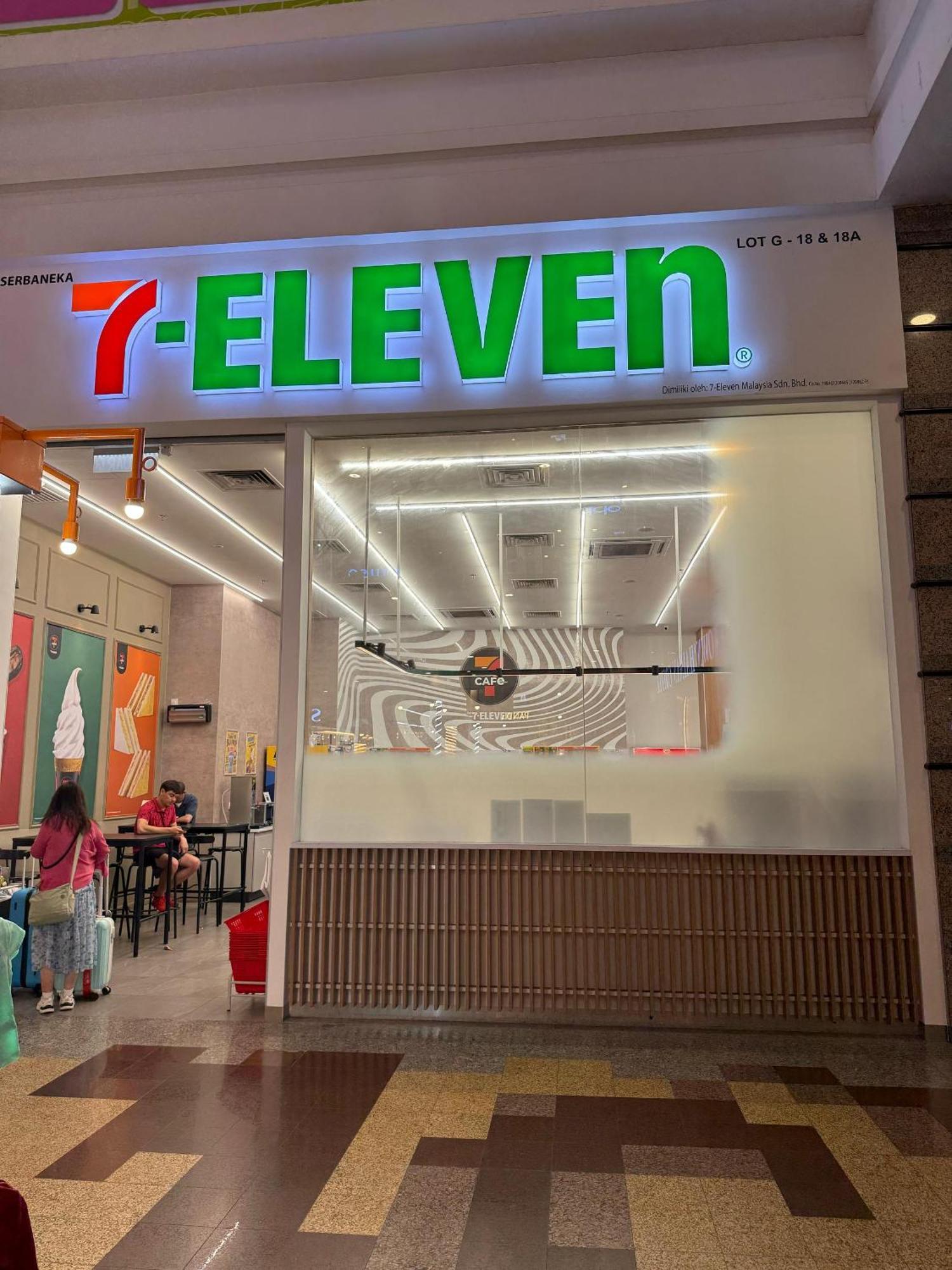 Glorious Service At Times Square Kl *