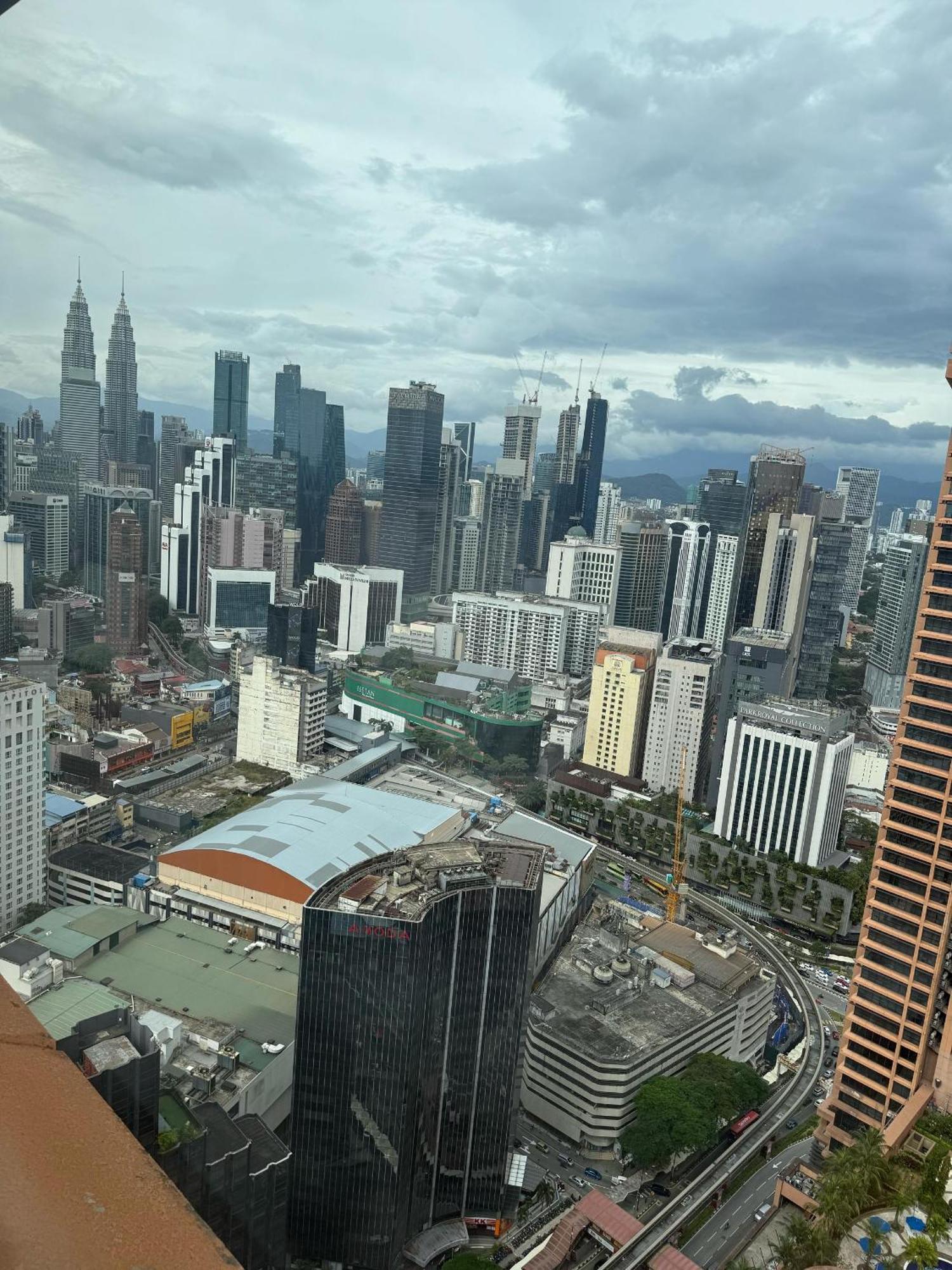 Glorious Service At Times Square Kl *